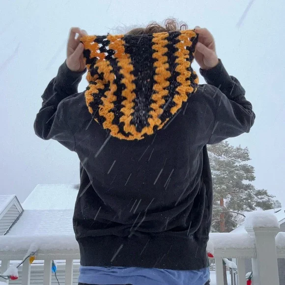 Iowa Hawkeyes Sweatshirt - Picture 4 of 5